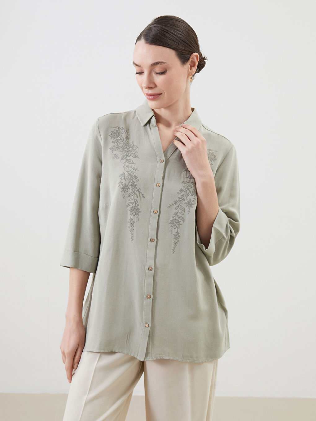 Haki Çiçekli Keten Karışımlı Kadın Gömlek-2