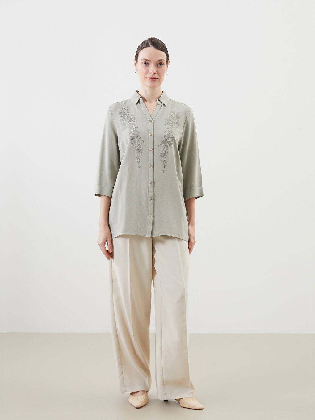 Haki Çiçekli Keten Karışımlı Kadın Gömlek-3