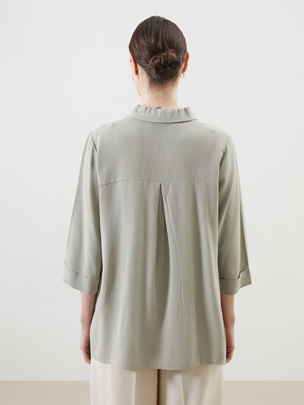 Haki Çiçekli Keten Karışımlı Kadın Gömlek-6