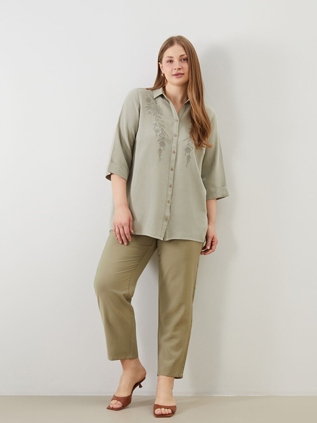 Haki Çiçekli Keten Karışımlı Kadın Gömlek-4