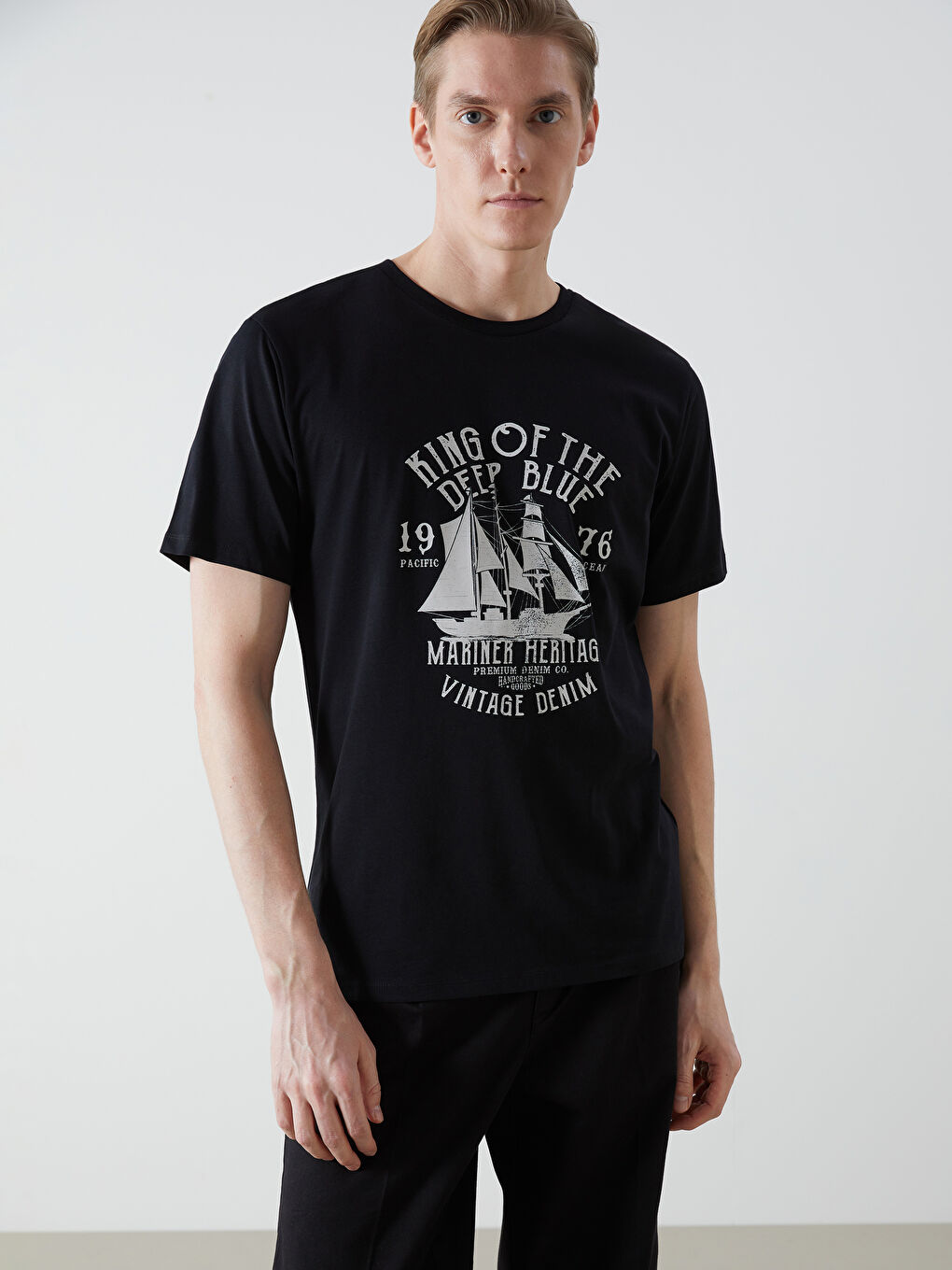 Siyah Bisiklet Yaka Kısa Kollu Baskılı Penye Erkek Tişört