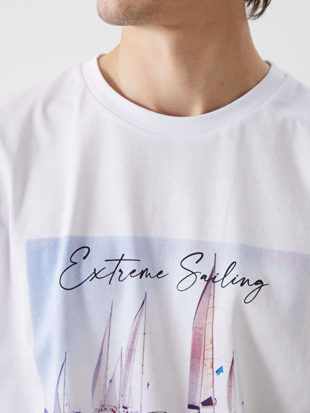 Beyaz Bisiklet Yaka Baskılı Erkek Tişört-2