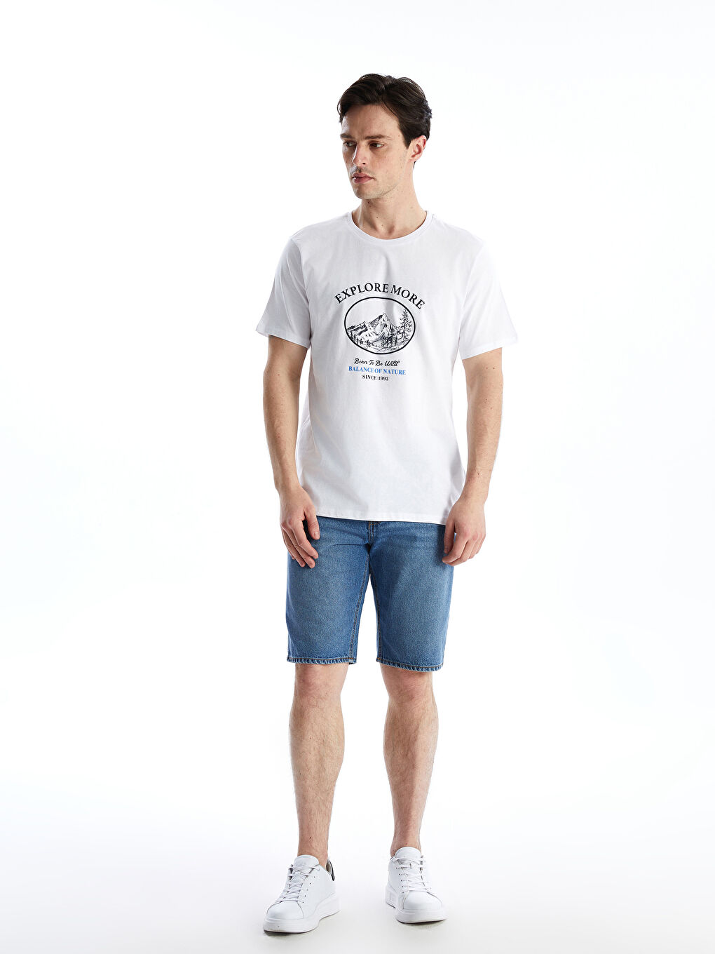 Beyaz Bisiklet Yaka Baskılı Erkek Tişört-1