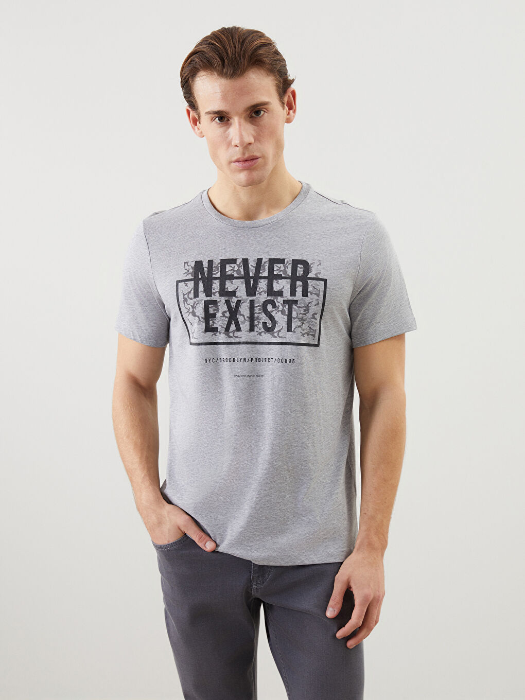 Gri Bisiklet Yaka Kısa Kollu Baskılı Erkek Tişört