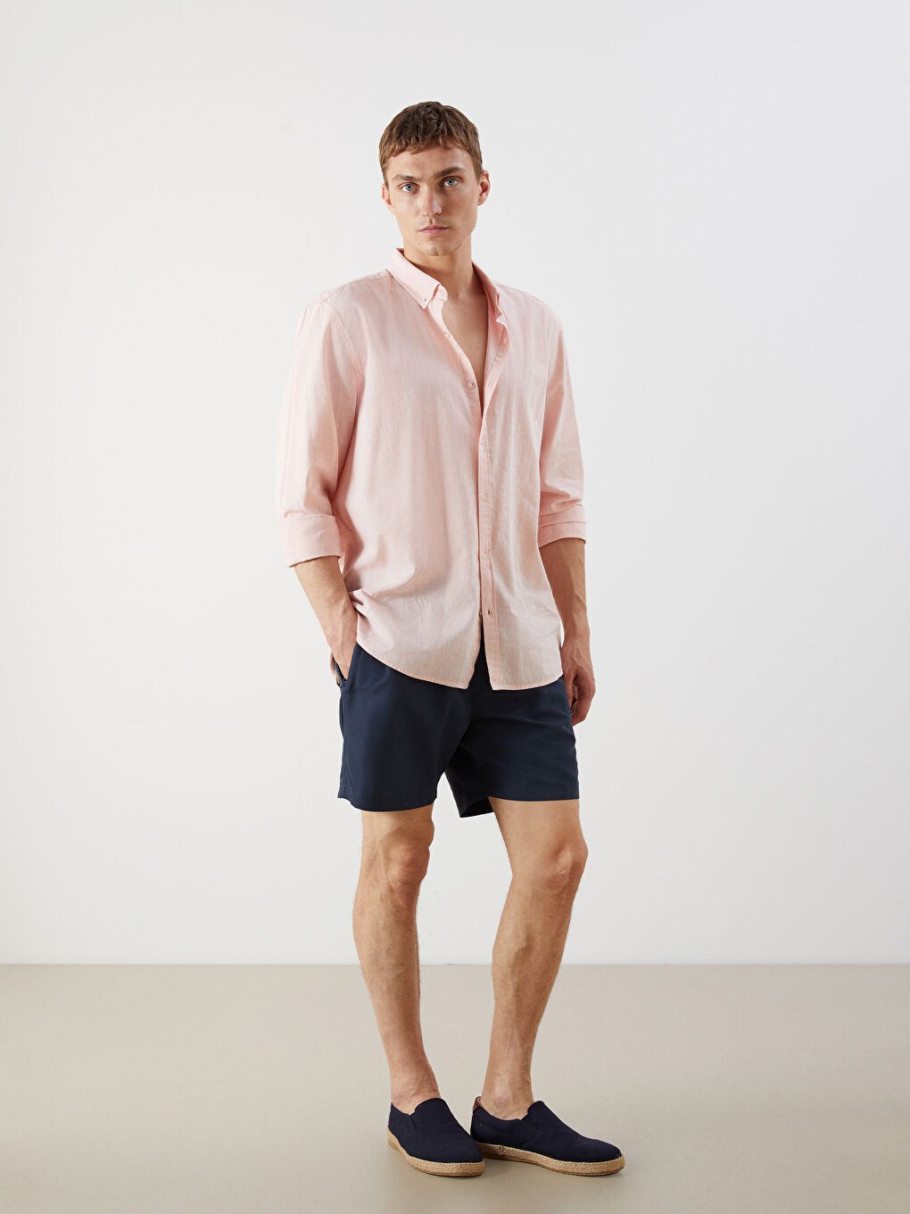 شورت سباحة قصير سادة للرجال