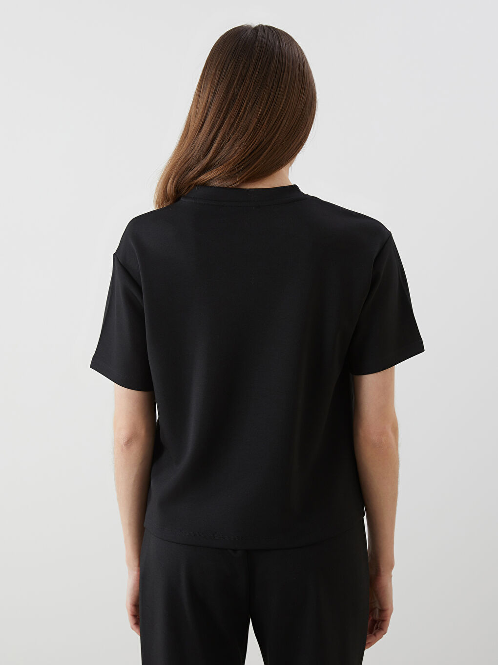 Siyah Bisiklet Yaka Kadın Tişört-3