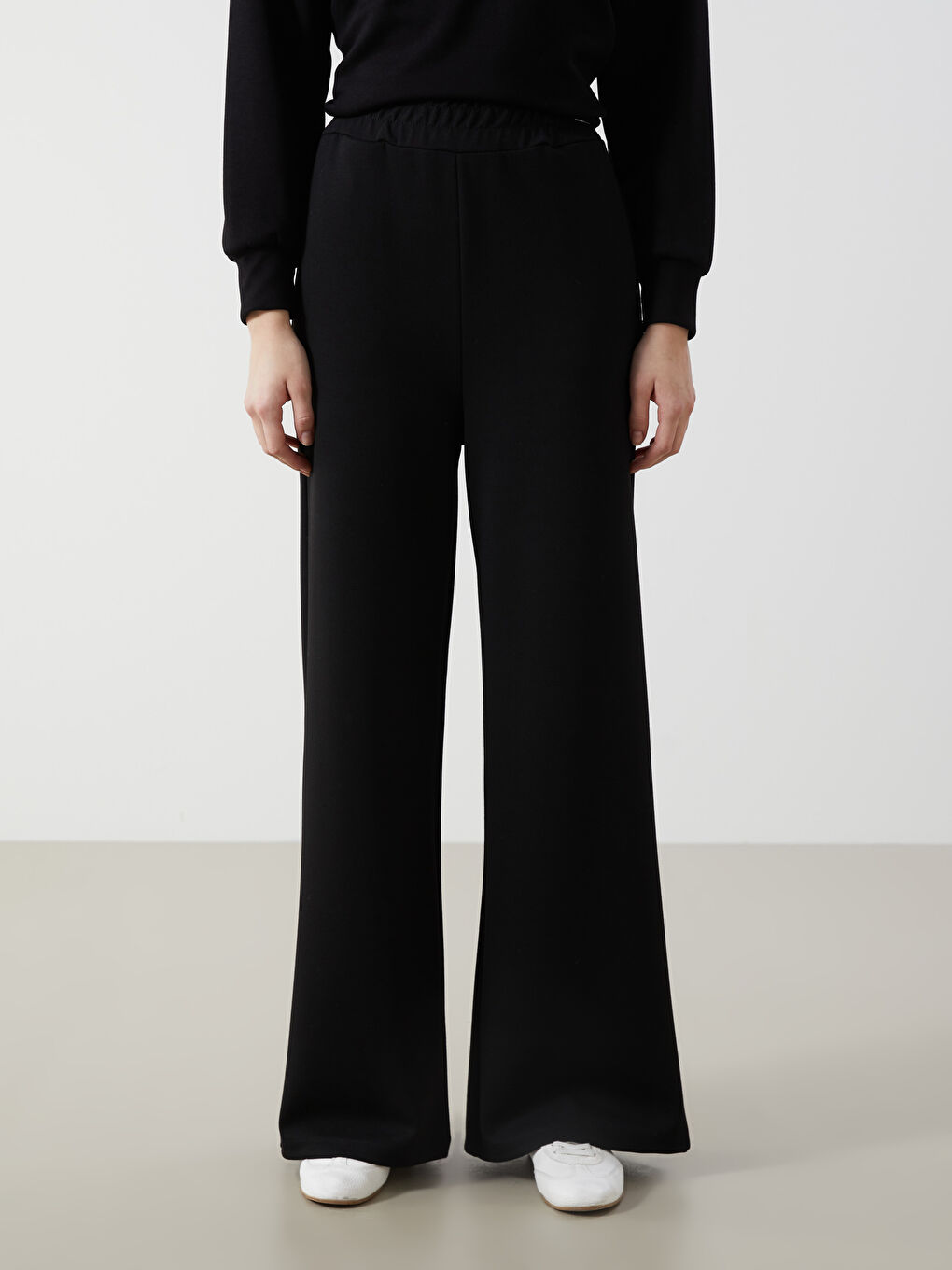 Siyah Beli Lastikli Geniş Paça Kadın Eşofman Altı-1