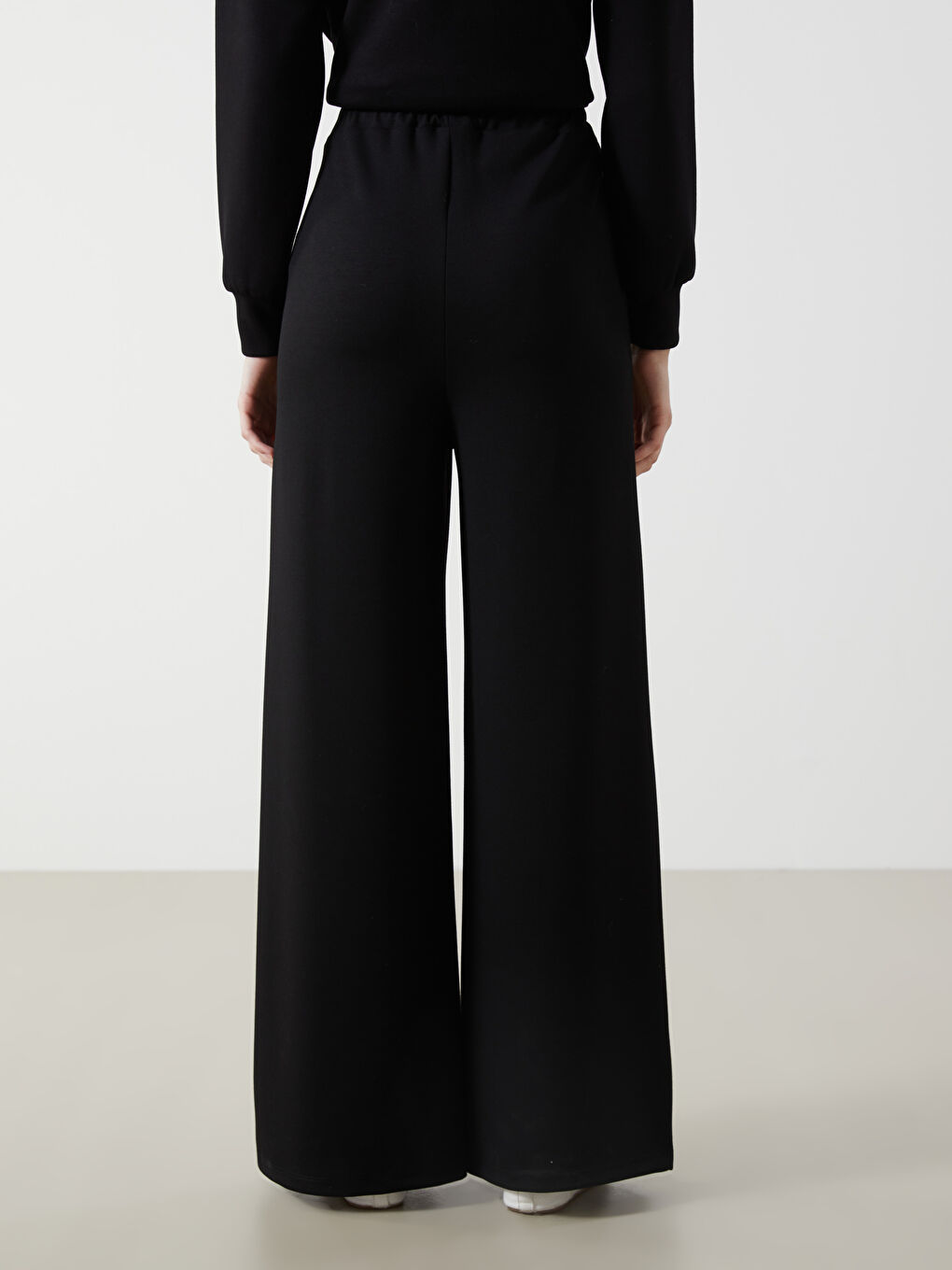 Siyah Beli Lastikli Geniş Paça Kadın Eşofman Altı-3