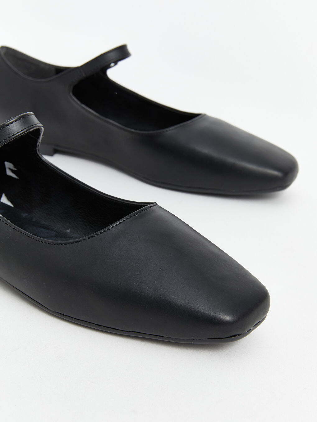 Siyah Kare Burun Kadın Babet-4