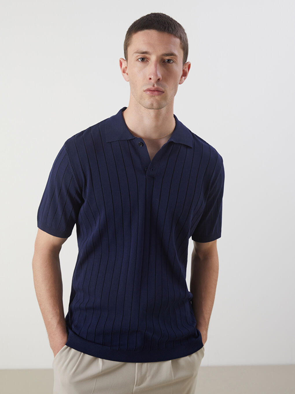 سترة تريكو بياقة بولو وكم قصير للرجال-3