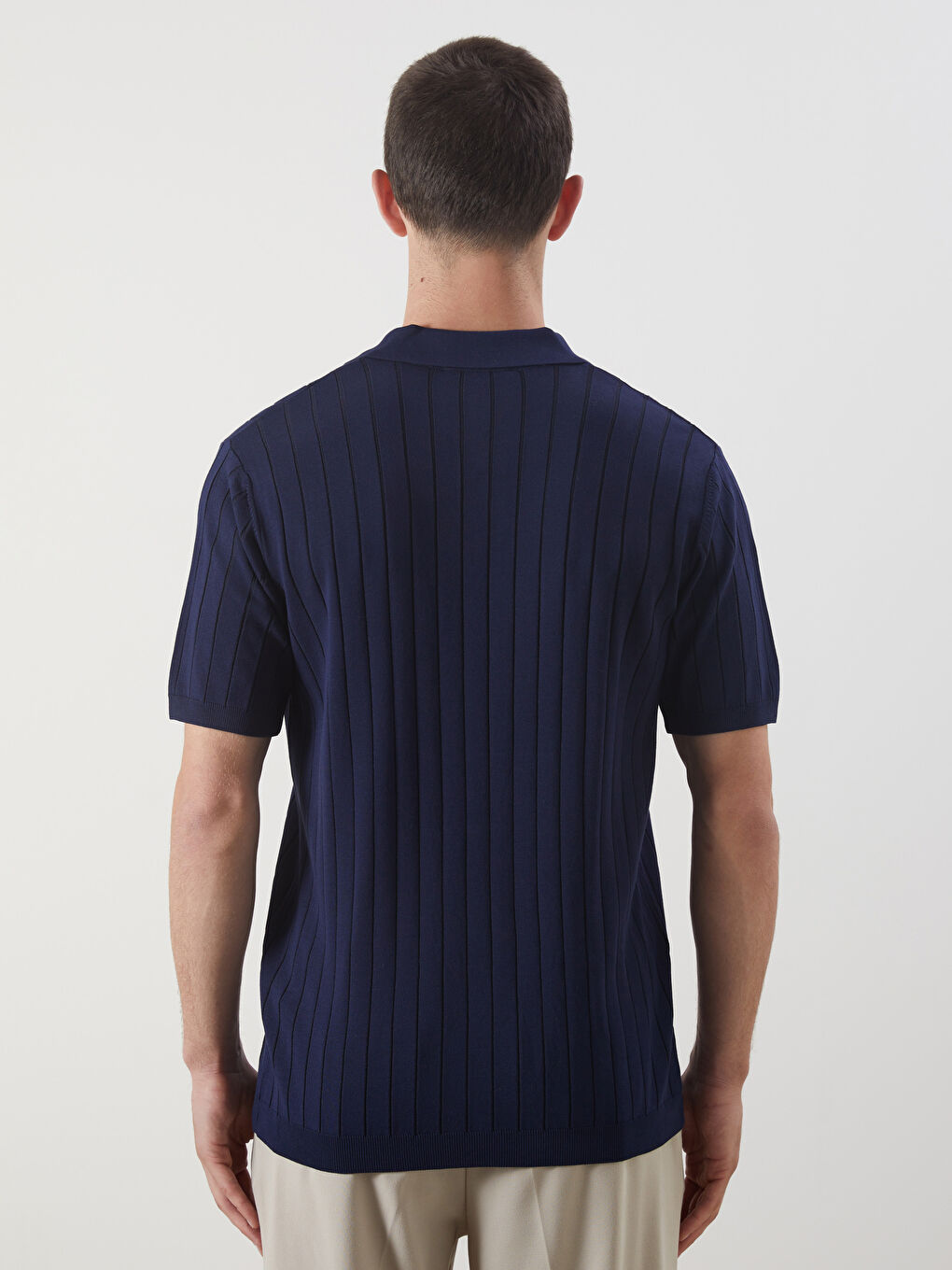 سترة تريكو بياقة بولو وكم قصير للرجال-4