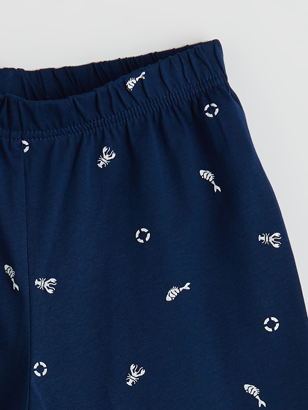 LCW DREAM Komplet pidžame za dečake sa kratkim pantalonama i okruglim izrezom -S5IE72Z4-LSJ