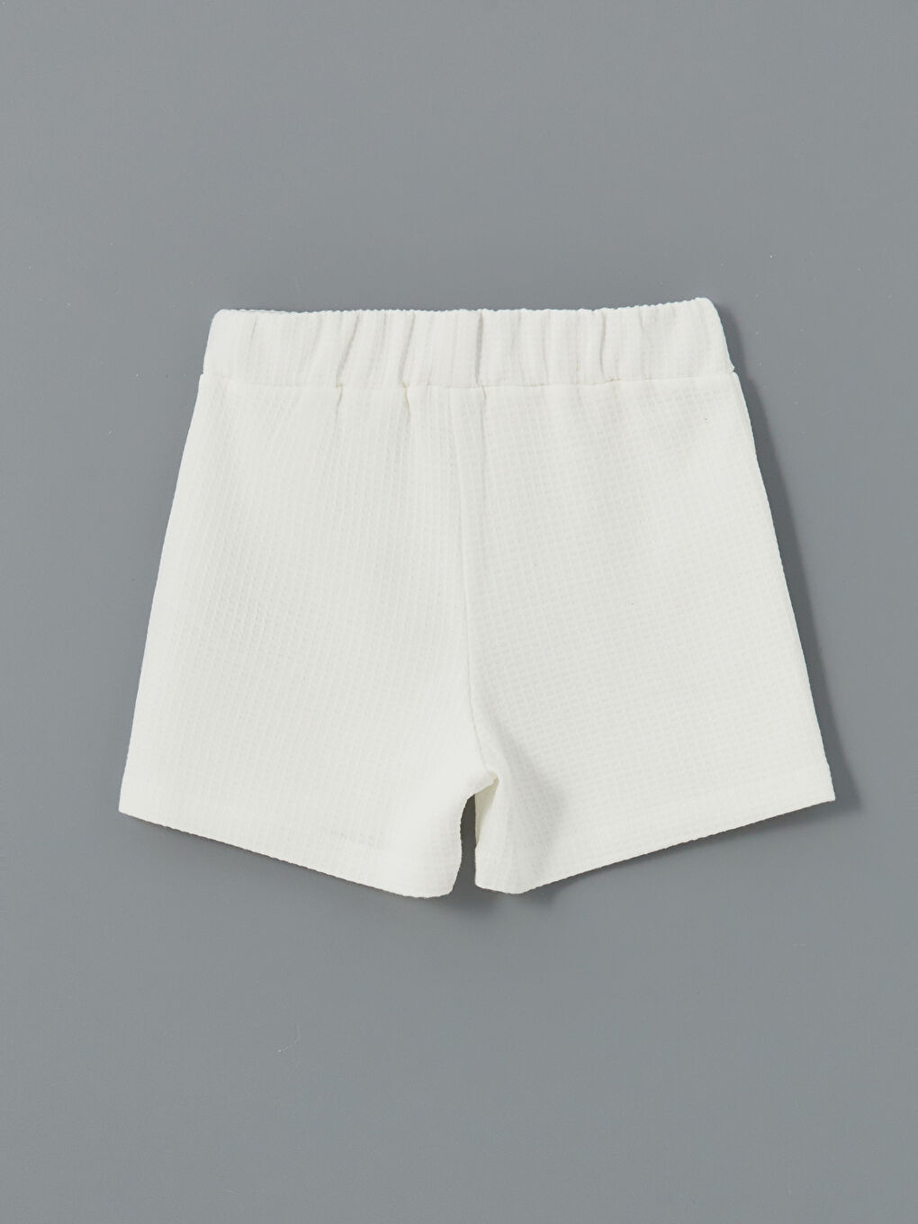 Beyaz Beli Lastikli Dokulu Kız Çocuk Şort-1