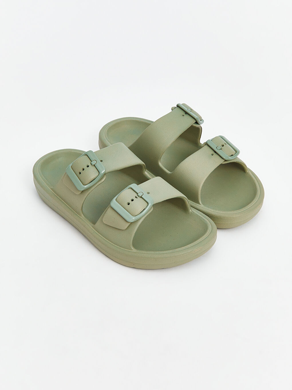 سليبر للأولاد بشريط مزدوج وتفاصيل إبزيم