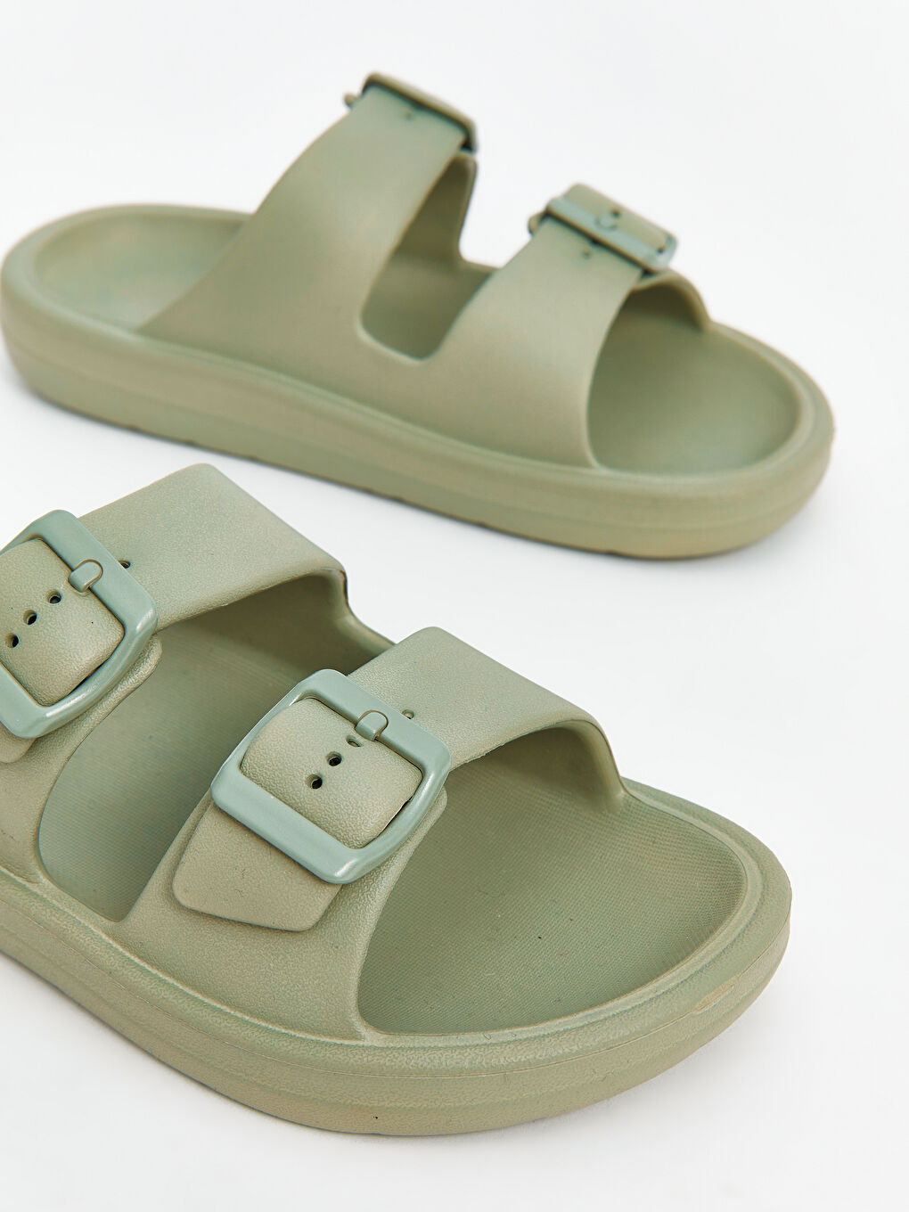 سليبر للأولاد بشريط مزدوج وتفاصيل إبزيم-2