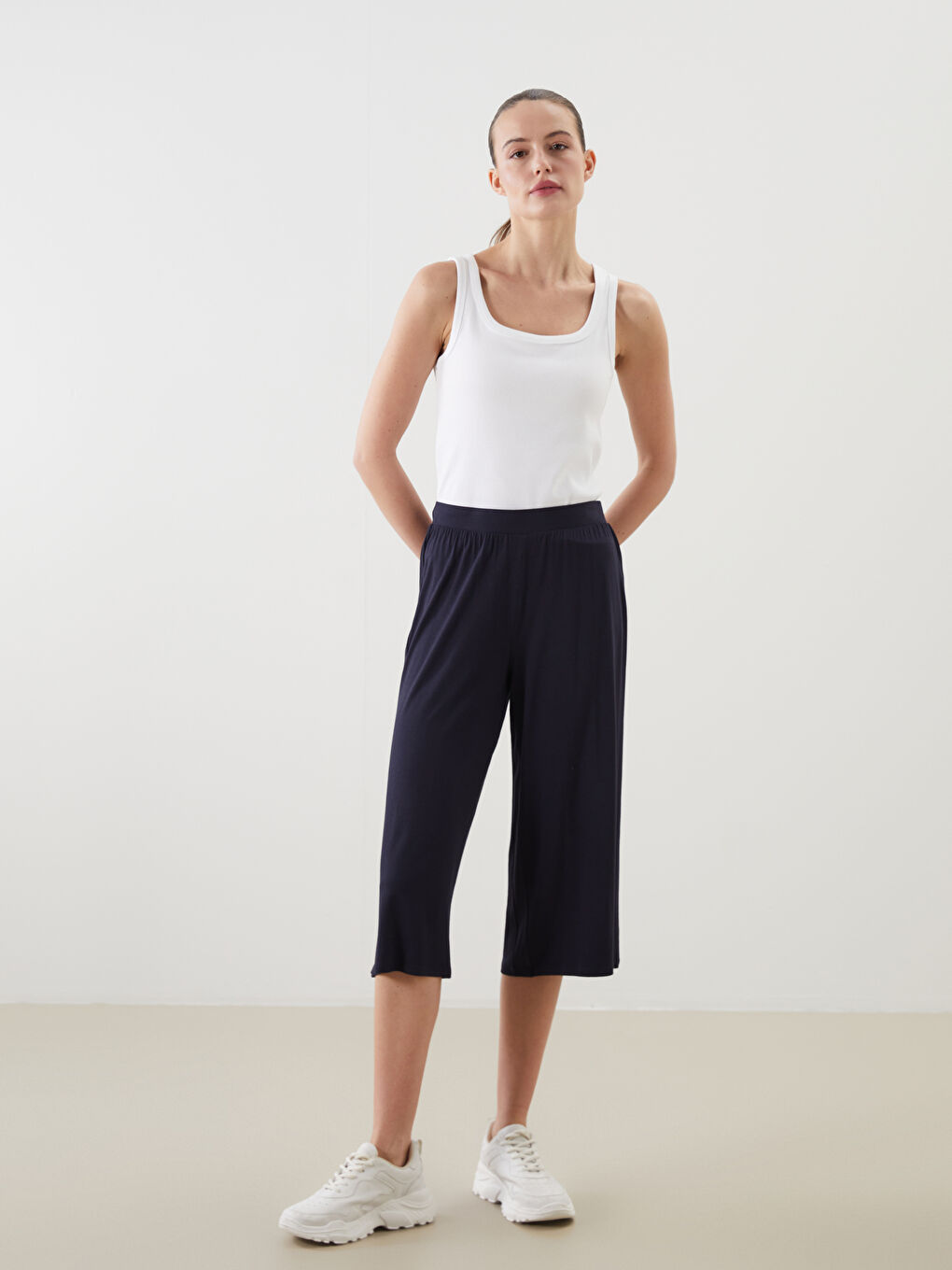Elastic Waist Capri -S5IG17Z8-E1J