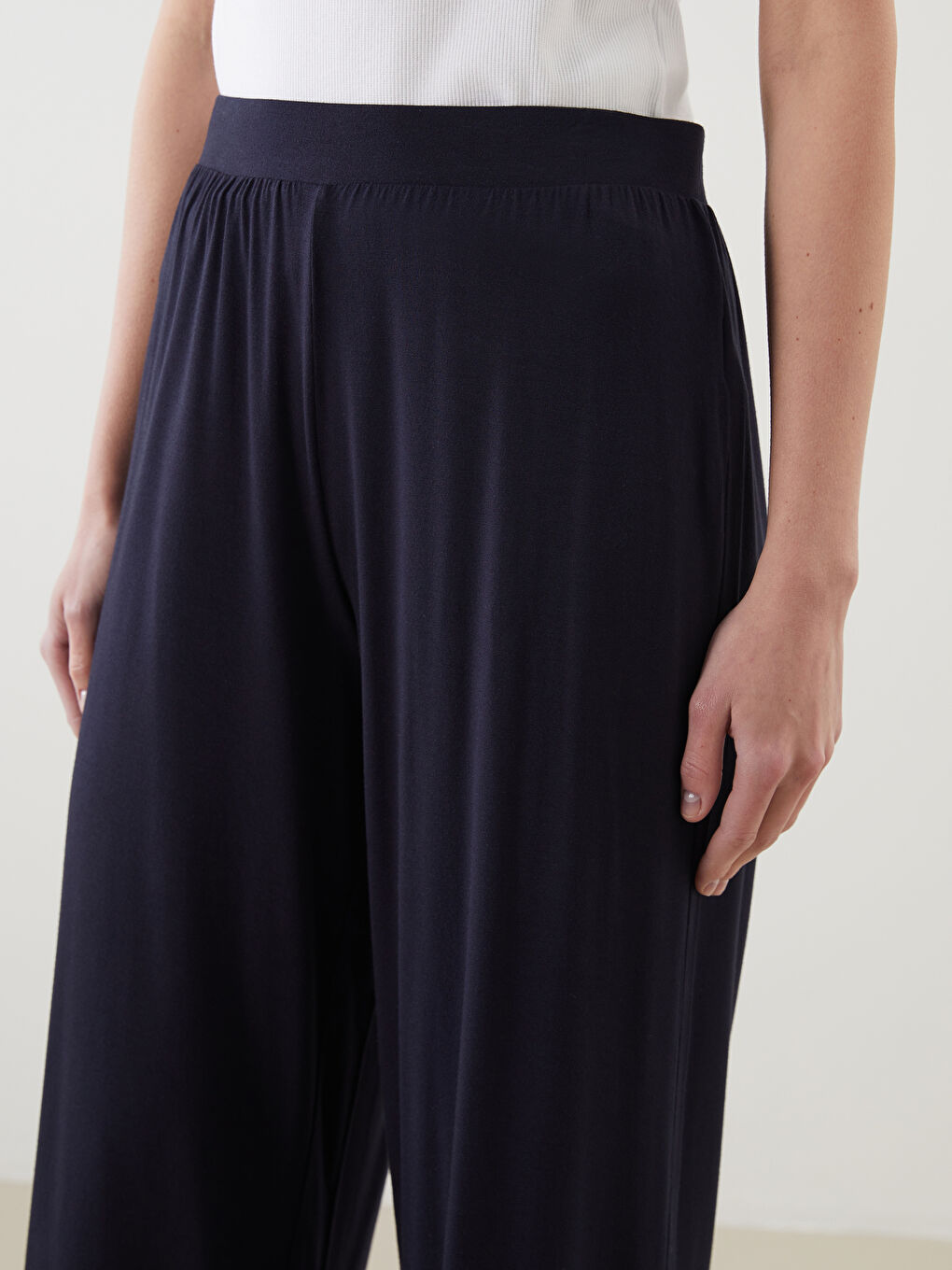 Elastic Waist Capri -S5IG17Z8-E1J