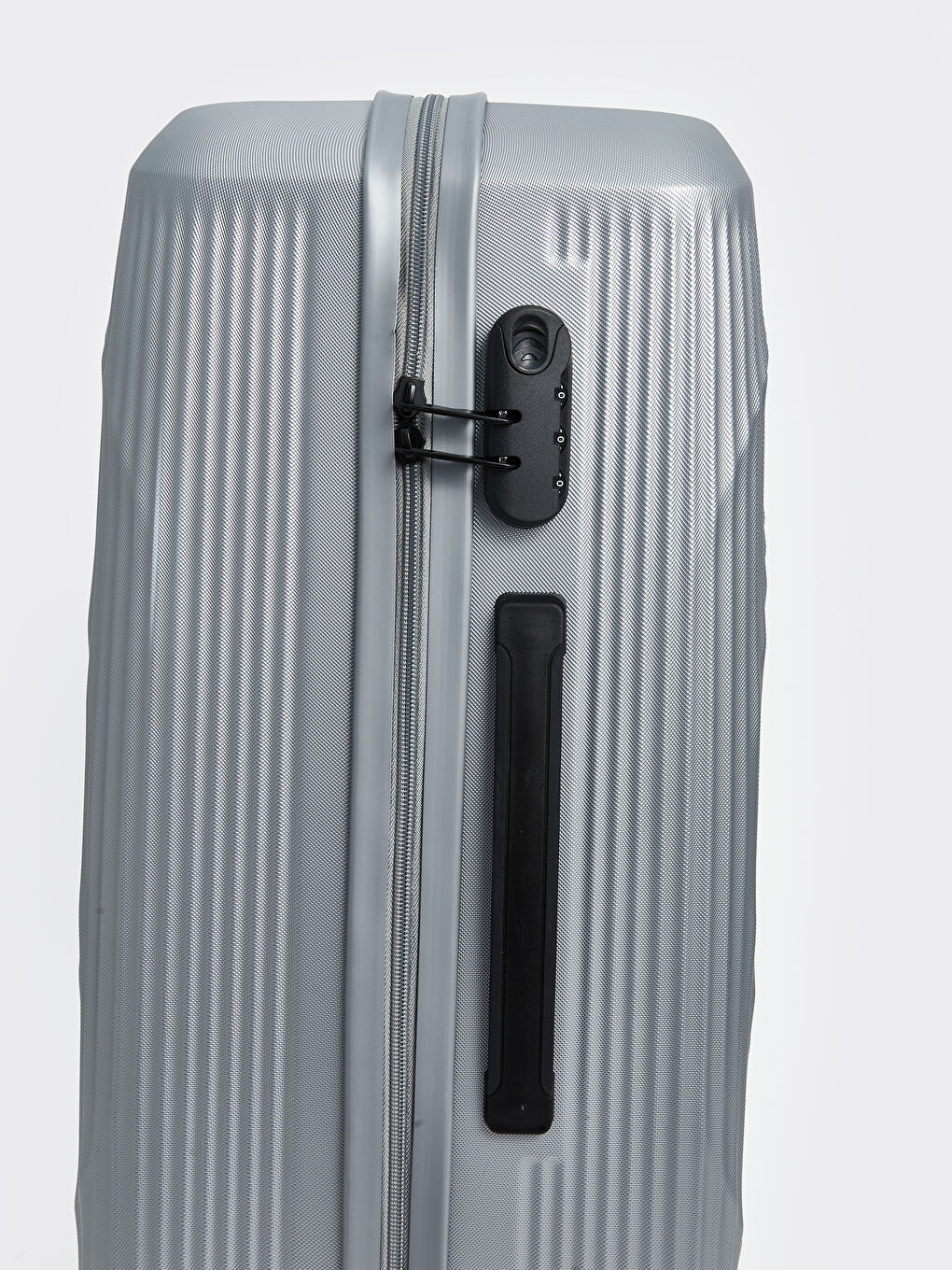 Gri Kilit Detaylı Orta Boy Valiz-3