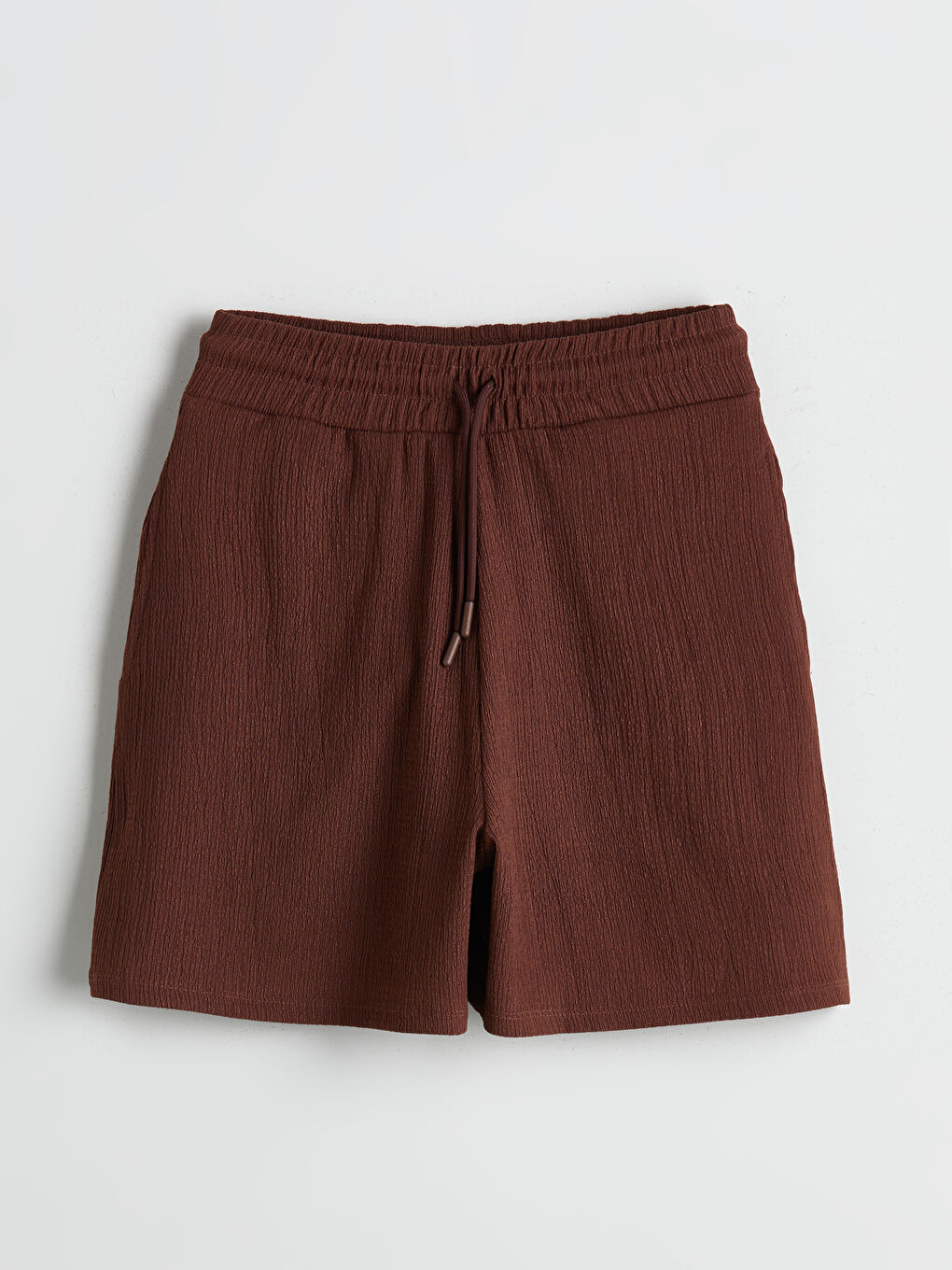 Kahverengi Beli Lastikli Dokulu Kadın Şort-4