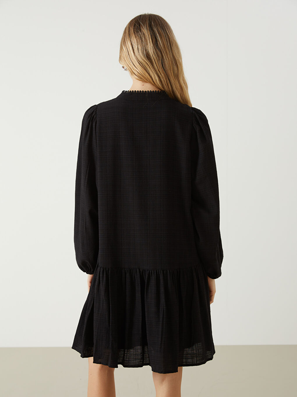 Siyah Kaçık Yaka Nakışlı Poplin Kadın Gömlek Elbise-3
