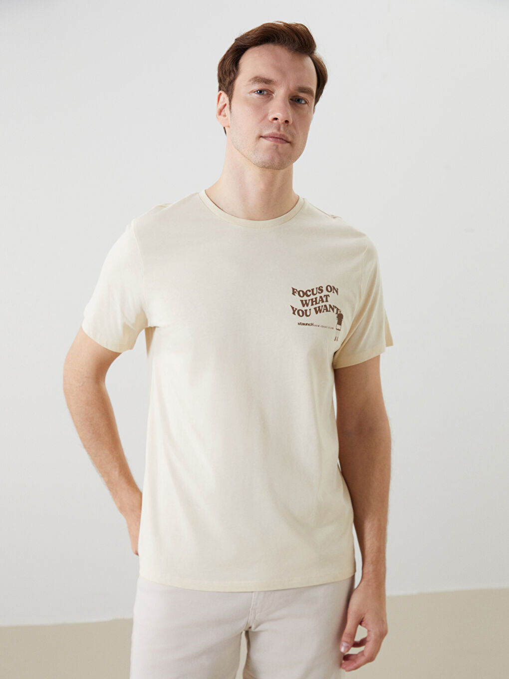 Bej Bisiklet Yaka Kısa Kollu Baskılı Penye Erkek Tişört