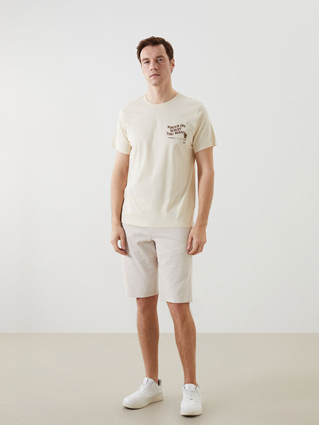 Bej Bisiklet Yaka Kısa Kollu Baskılı Penye Erkek Tişört-1