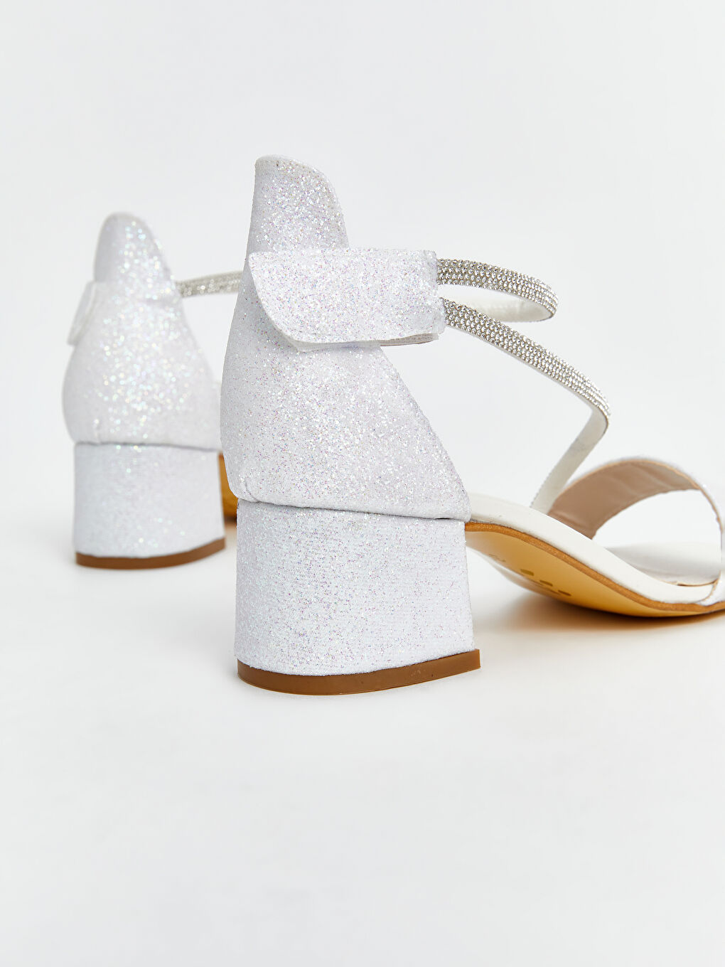 Beyaz Deri Görünümlü Kız Çocuk Topuklu Sandalet-4