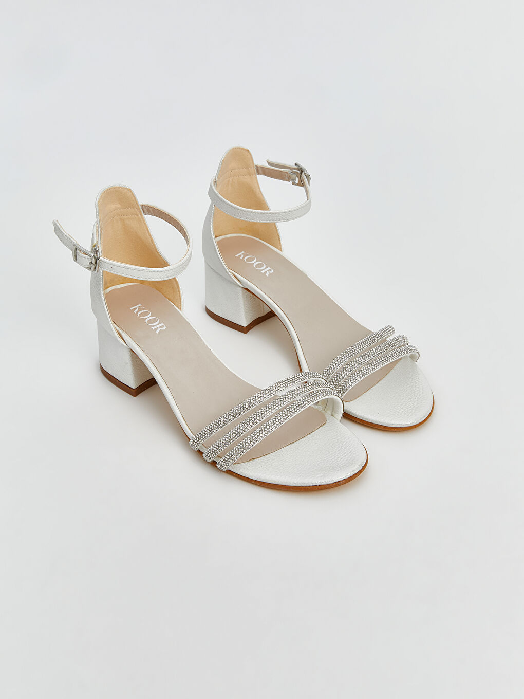 Beyaz Taş Detaylı Topuklu Kız Çocuk Ayakkabı