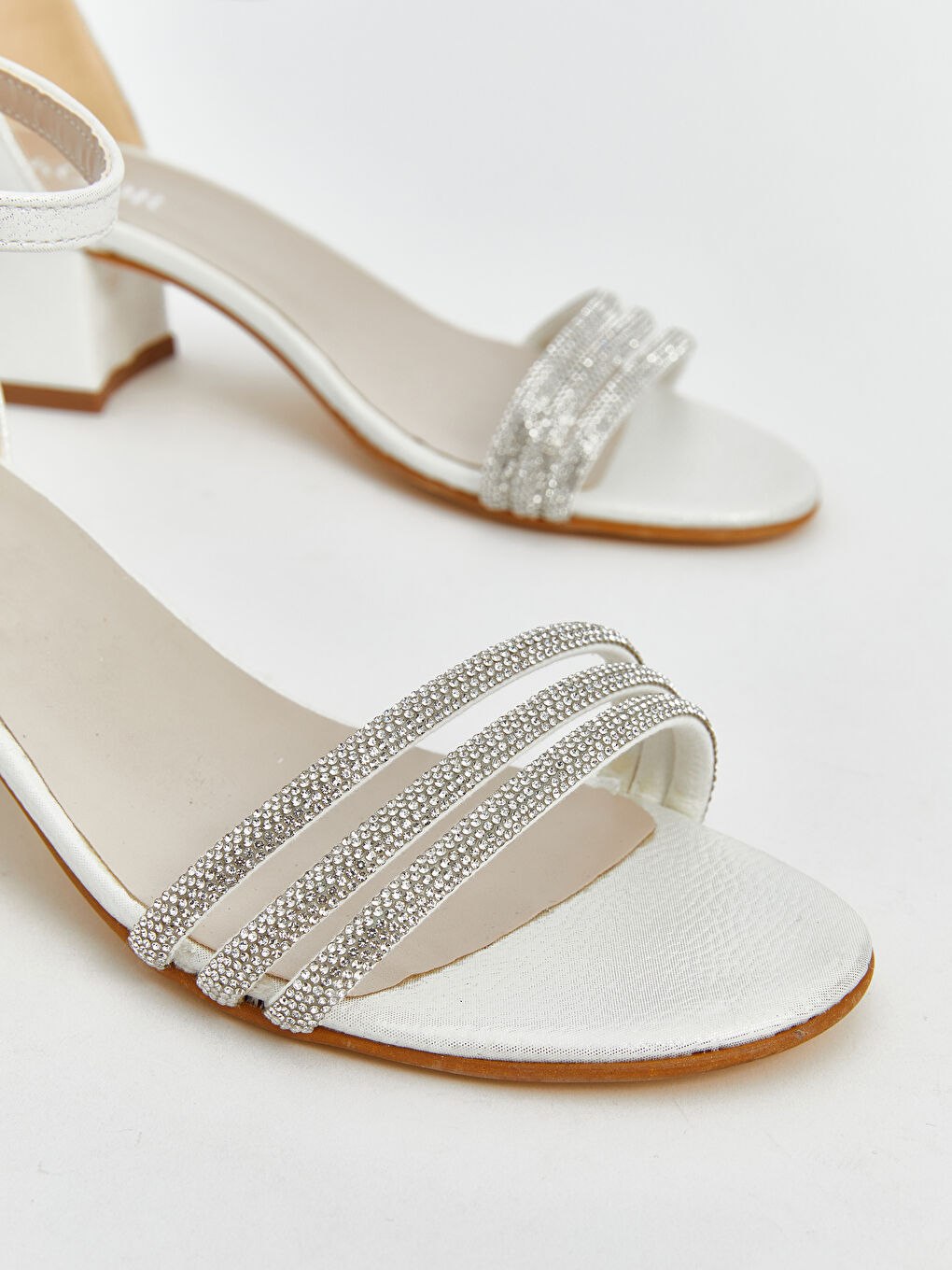 Beyaz Taş Detaylı Topuklu Kız Çocuk Ayakkabı-2