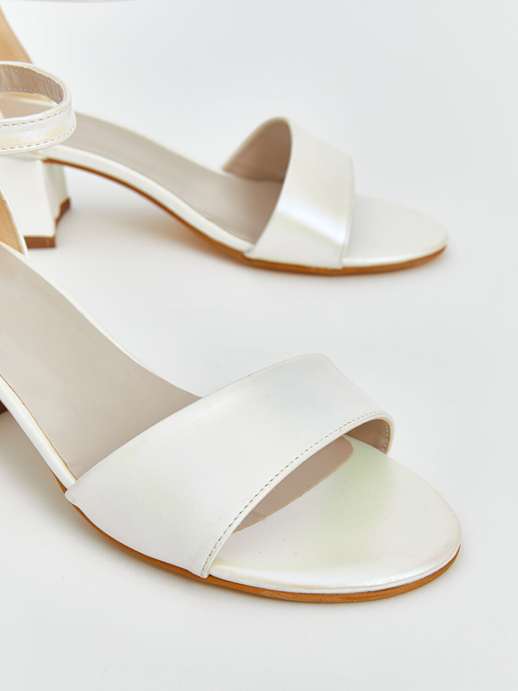 Beyaz Deri Görünümlü Kız Çocuk Topuklu Ayakkabı-3
