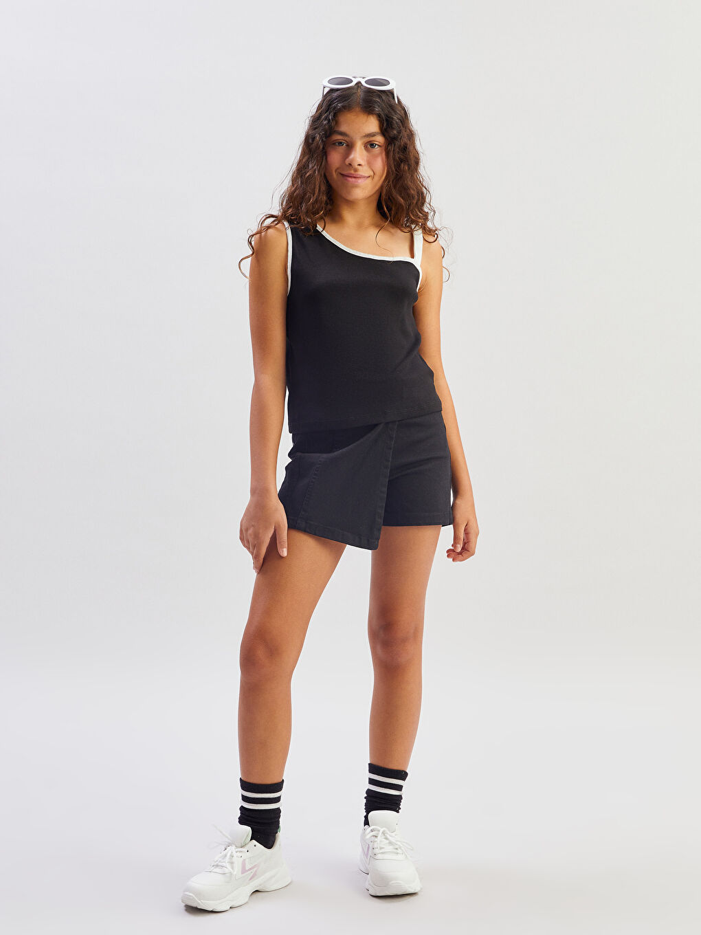 Siyah Asimetrik Yaka Kız Çocuk Crop Atlet-2