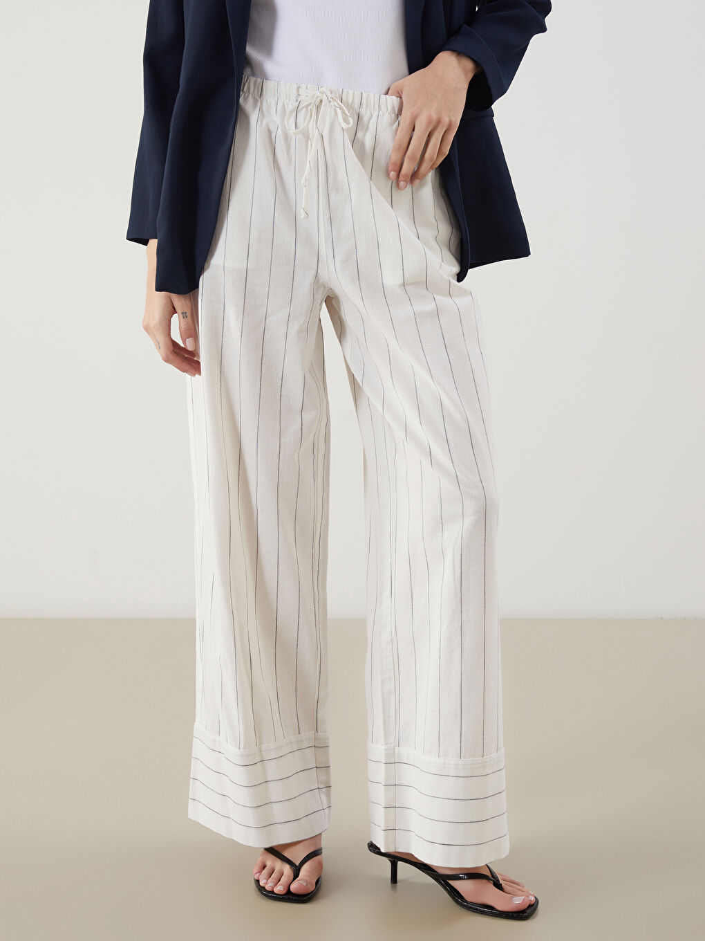 Siyah Beli Lastikli Çizgili Keten Karışımlı Kadın Pantolon-1