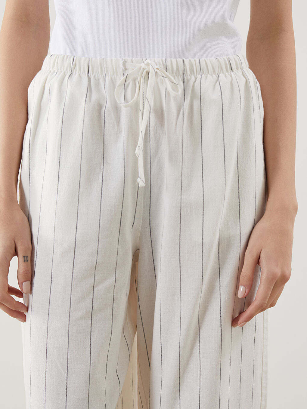 Siyah Beli Lastikli Çizgili Keten Karışımlı Kadın Pantolon-2