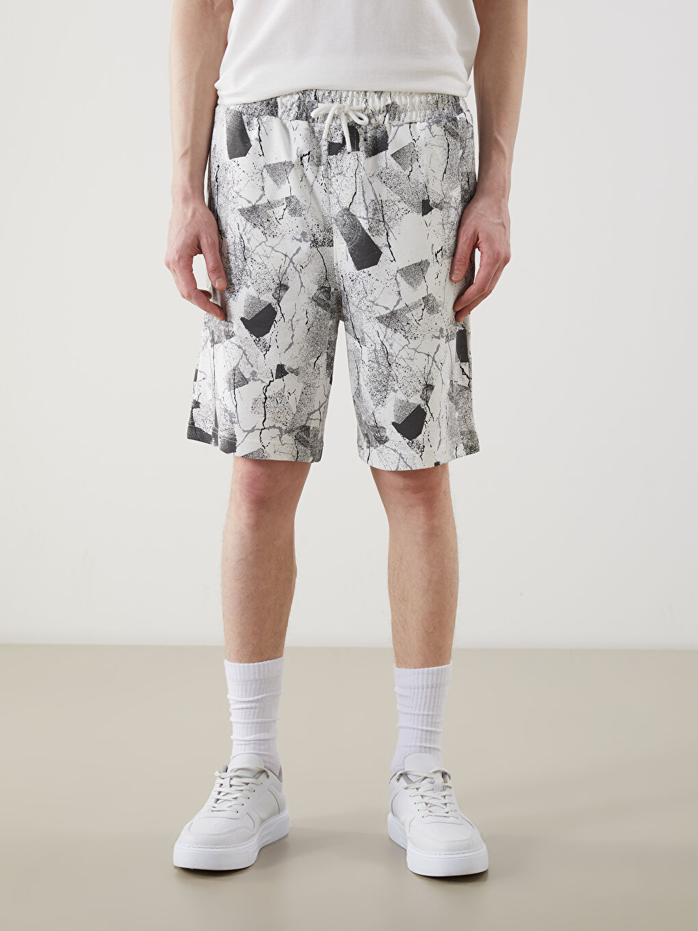 XSIDE Standard Fit Printed Men's Shorts -S5IL24Z8-R9J