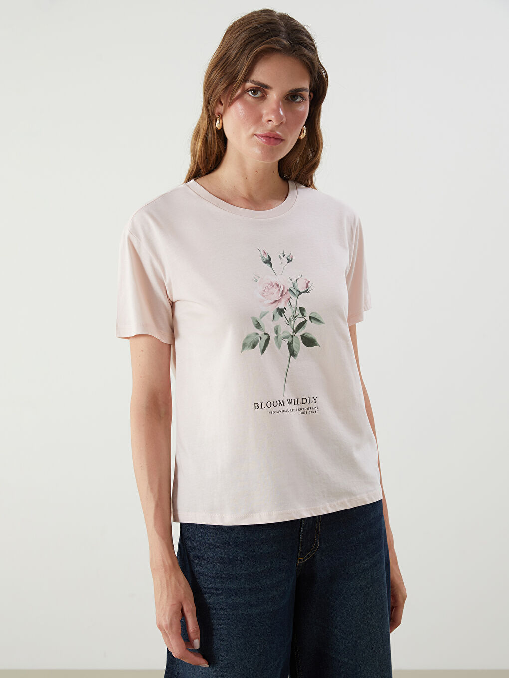 Pembe Bisiklet Yaka Çiçekli Kadın Tişört
