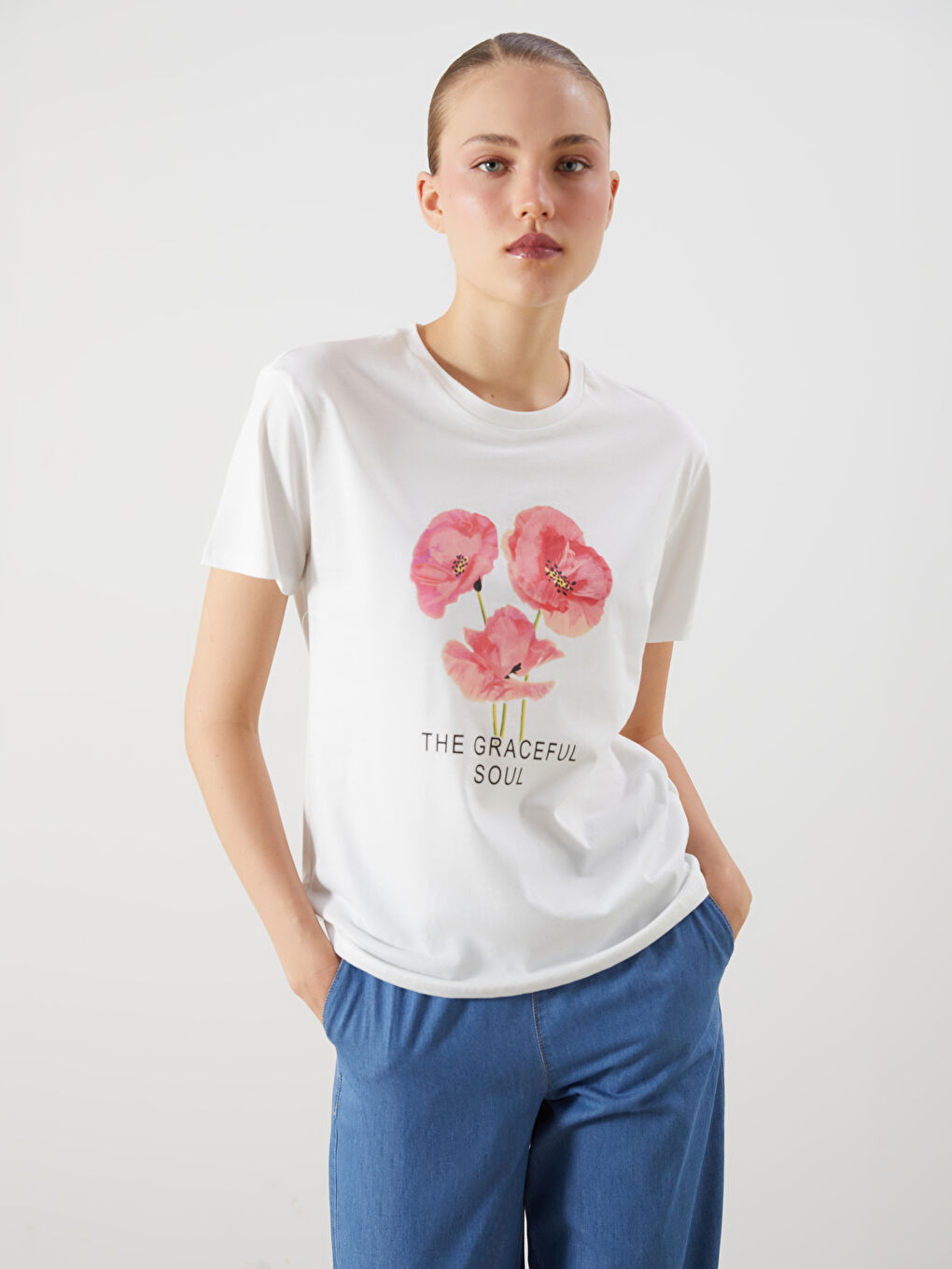 Ekru Bisiklet Yaka Çiçek Baskılı Kadın Tişört