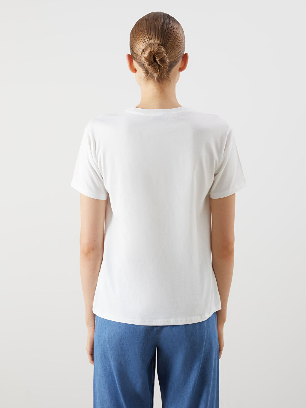 Ekru Bisiklet Yaka Çiçek Baskılı Kadın Tişört-3