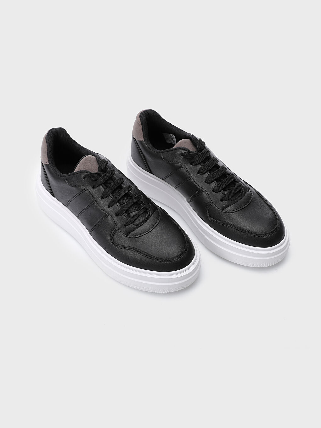 أحذية رياضية رجالي برباط