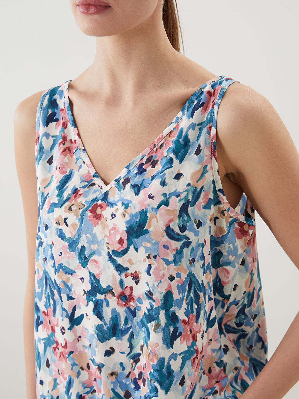 LC Waikiki V-Neck Floral Women's Athlete -S5IO43Z8-F9C