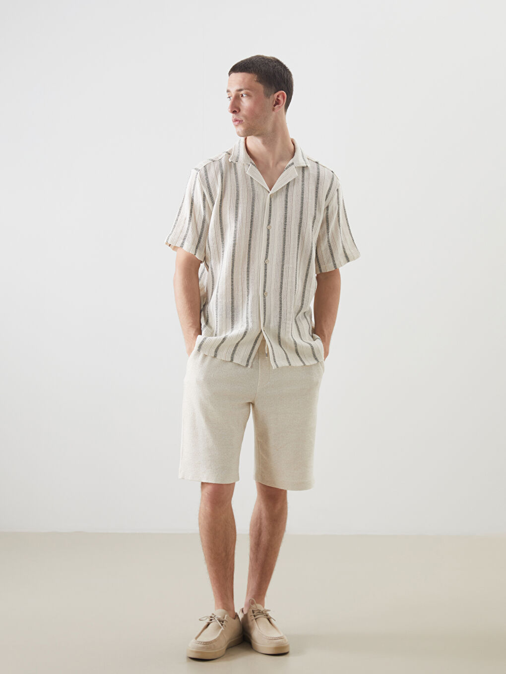 Yeşil Regular Fit Kısa Kollu Çizgili Erkek Gömlek-1