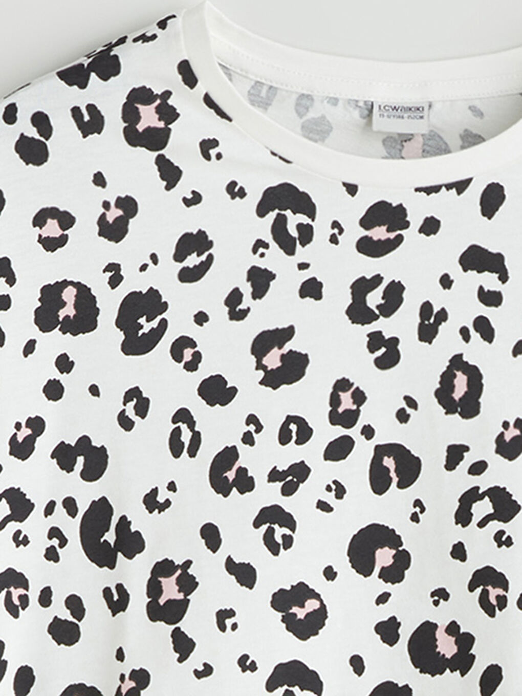 Ekru Bisiklet Yaka Leopar Desenli Kız Çocuk Crop Tişört-2