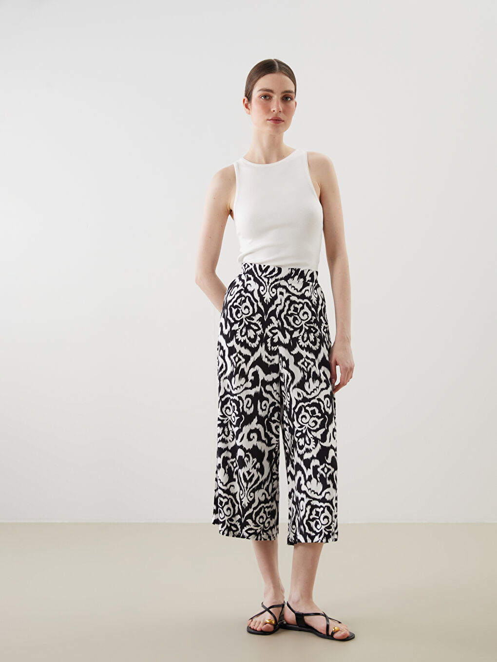 CRNA Kapri pantalone Žena -S5IQ36Z8-SW6