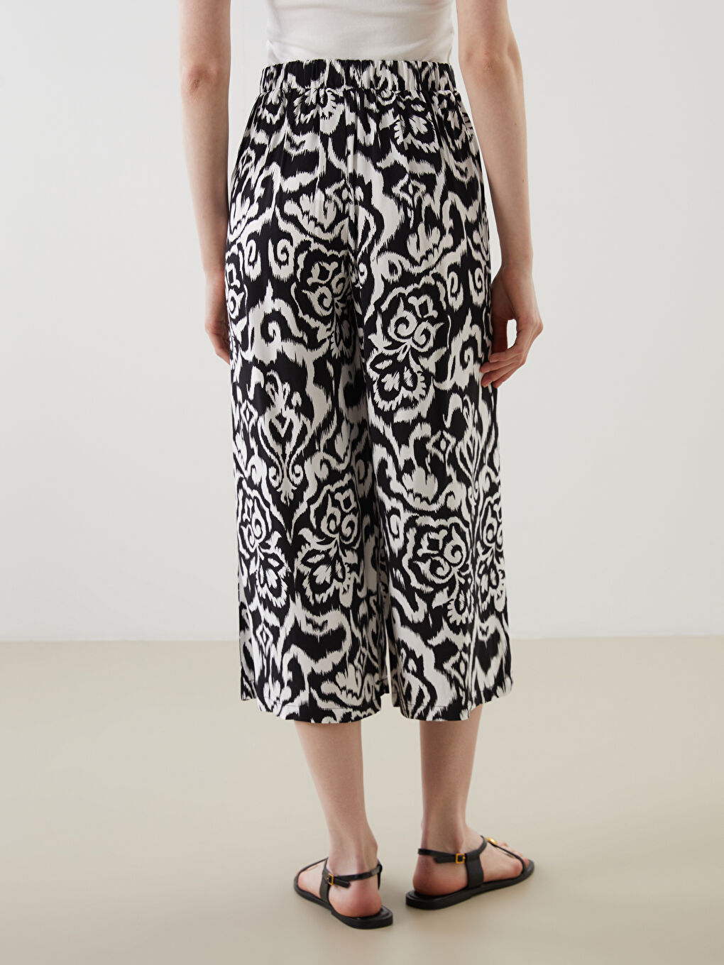 CRNA Kapri pantalone Žena -S5IQ36Z8-SW6