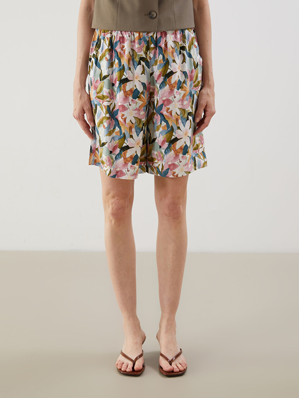 LCWAIKIKI Classic Shorts Floraux à Taille Élastiquée pour Femmes -S5IQ37Z8-LQJ