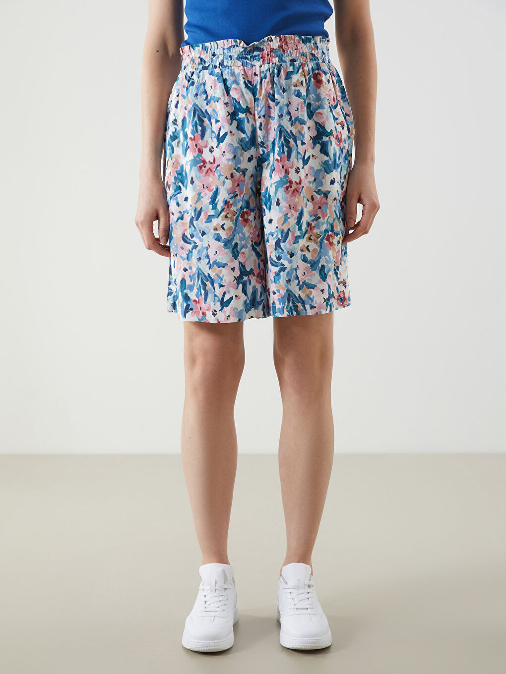 LCWAIKIKI Classic Elastischer Bund Blumige Shorts für Damen -S5IQ37Z8-LT4