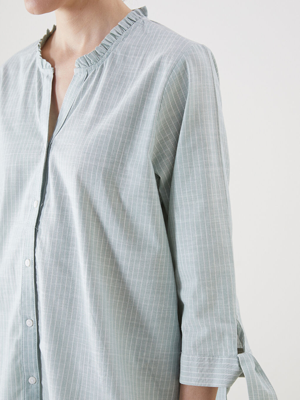 LCWAIKIKI Classic Notch Neck Striped Blouse -S5IQ51Z8-LFH