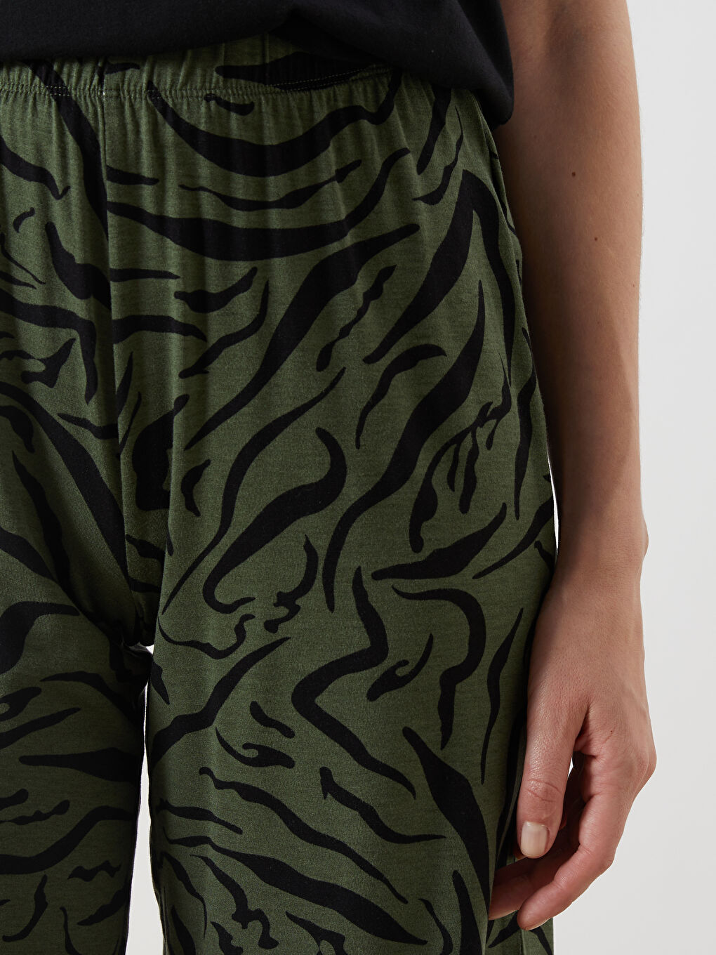 LCW Grace Elasticated Waist Patterned Women's Shorts -S5IS16Z8-LS6