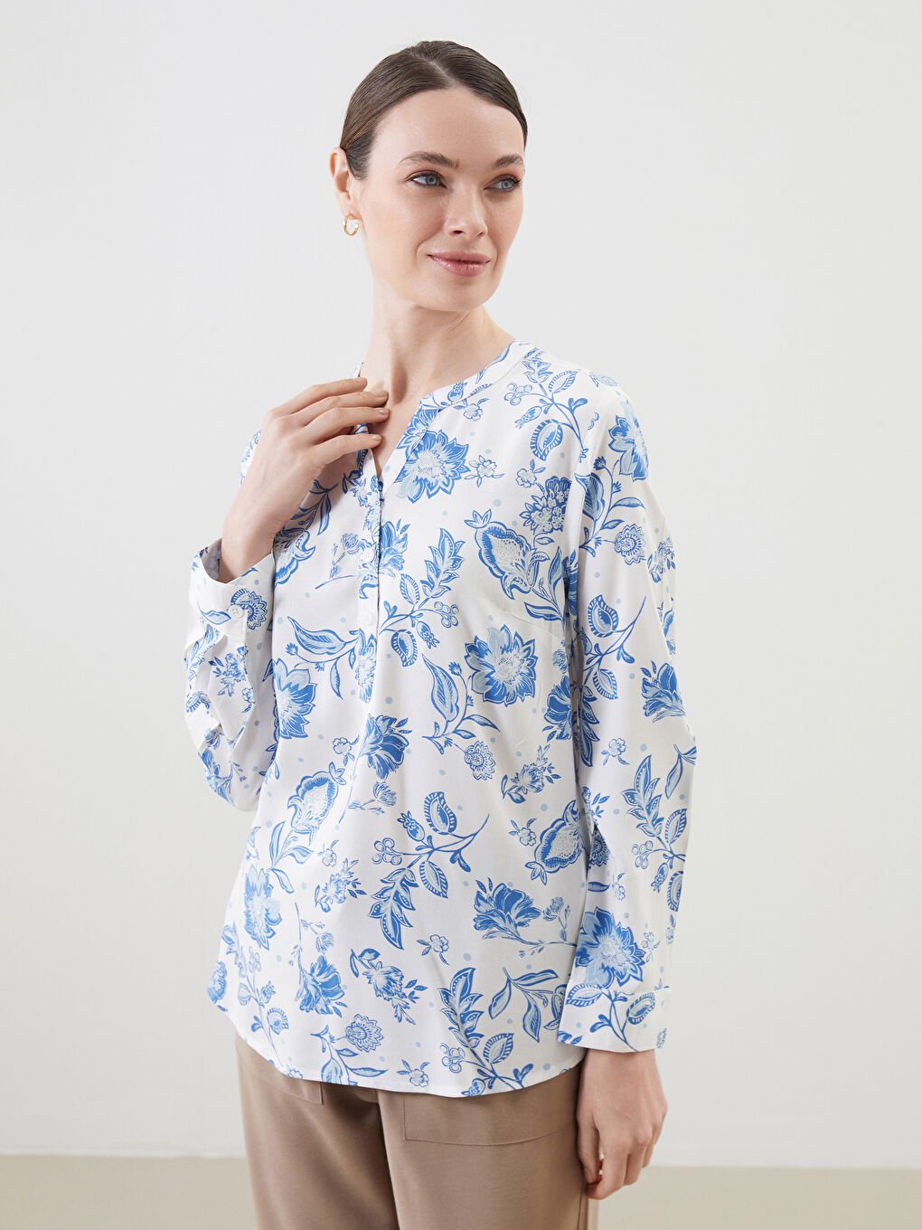 LCW Grace Notch Neck Floral Blouse -S5IS49Z8-LRA