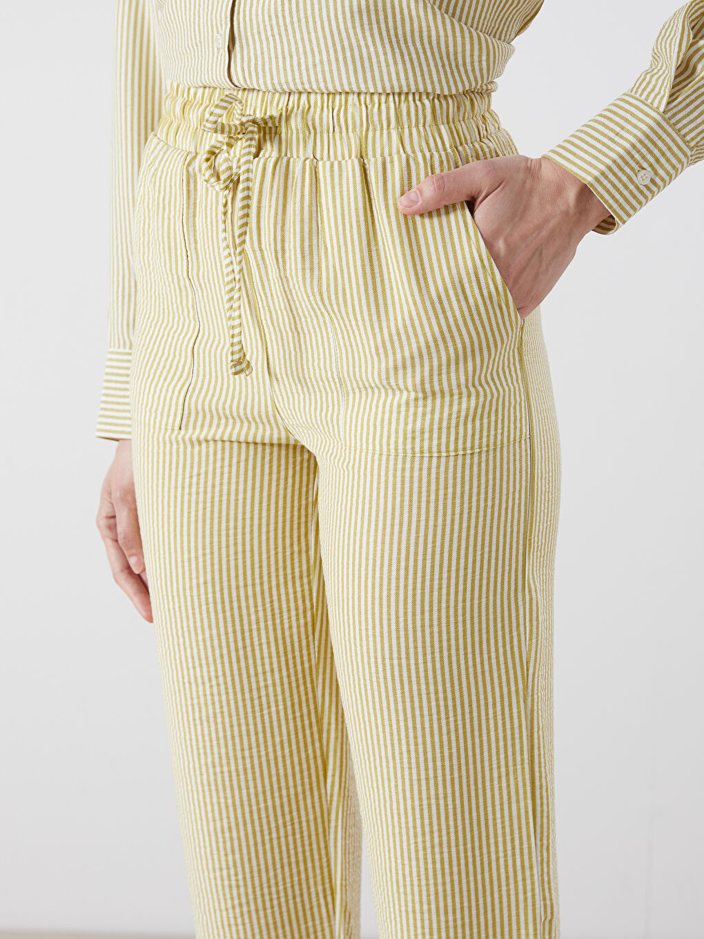 Elastic Waist Carrot Fit Striped Women's Trousers-2