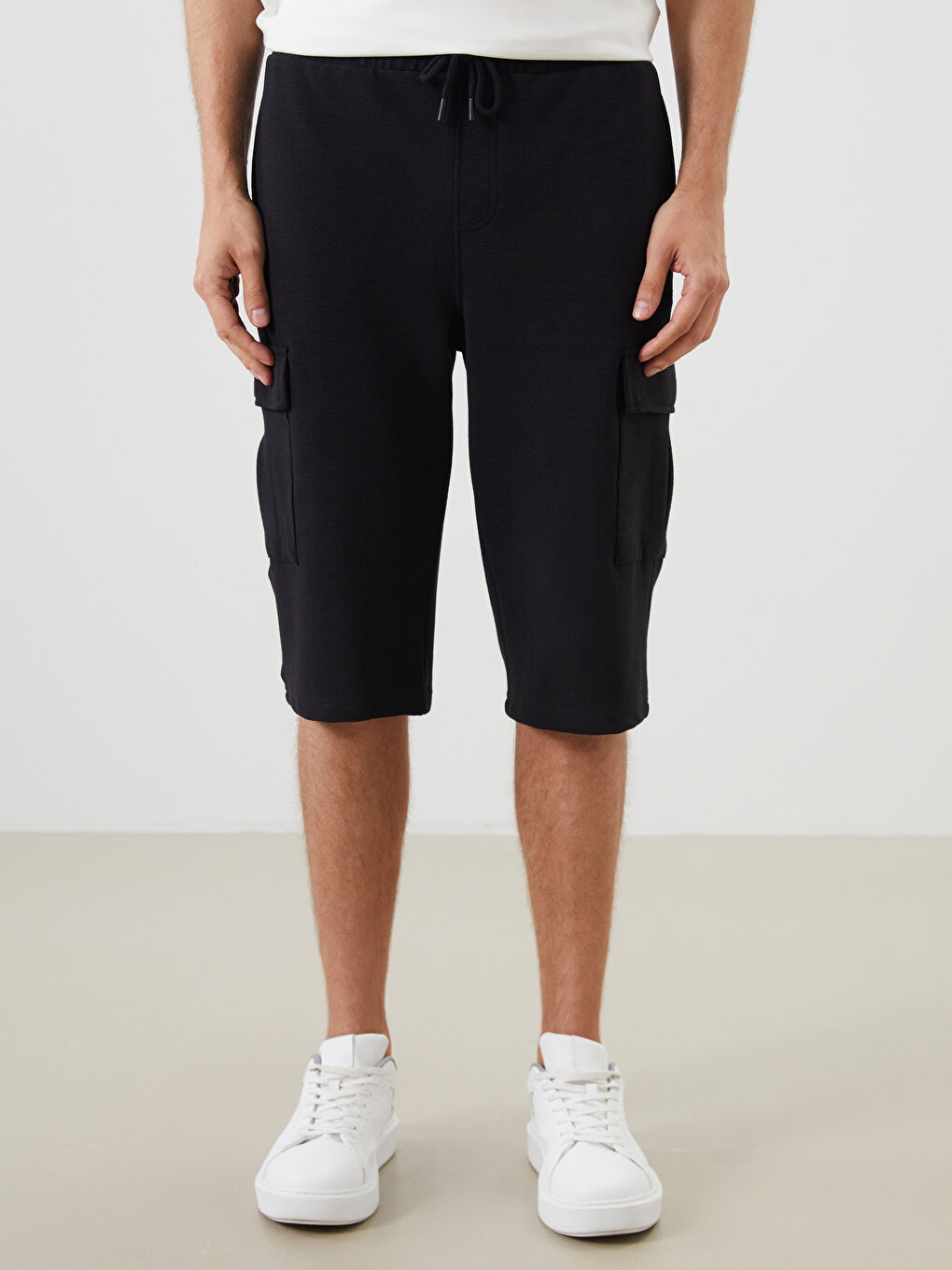 Siyah Standart Kalıp Erkek Şort-1